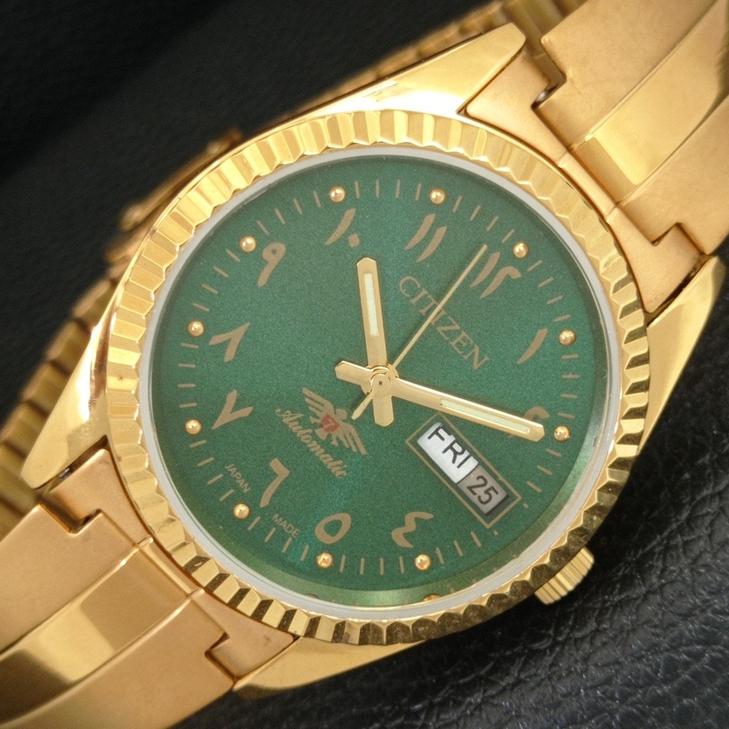 Vintage 1990 Citizen Automatic Mens Gold Watch WDaydate  Gold Accents